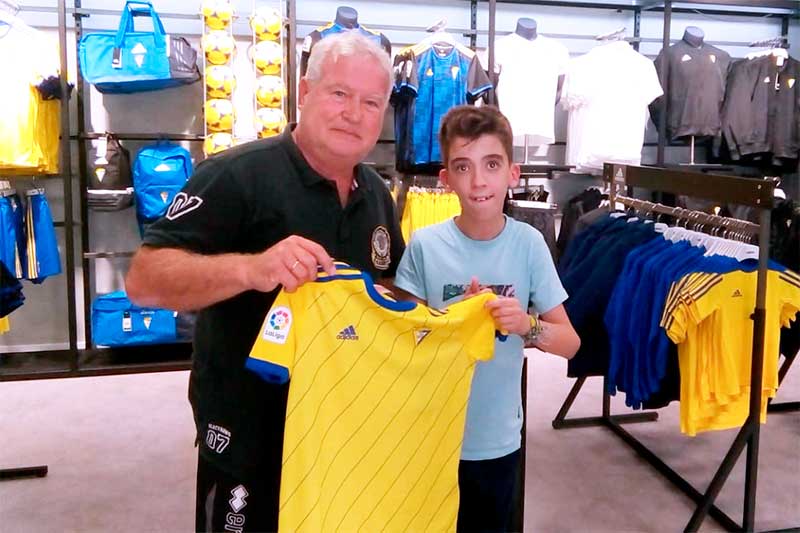 Darío es el ganador del sorteo del CCF Virgili en el Cádiz CF - Sporting de Gijón