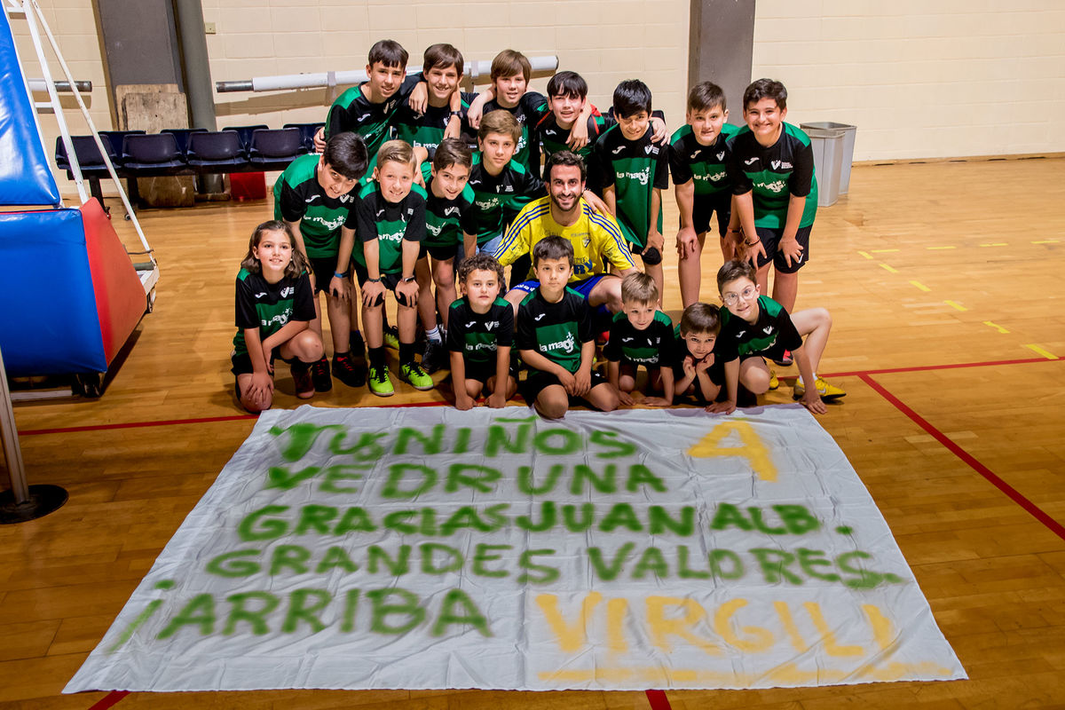 Juan Alberto fue sorprendido por sus alumnos de la escuela deportiva 'La Maga'